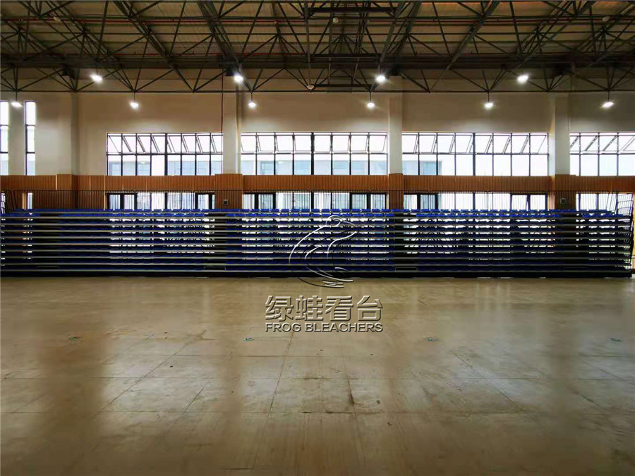 韶山學校高新校區體育館看臺座椅