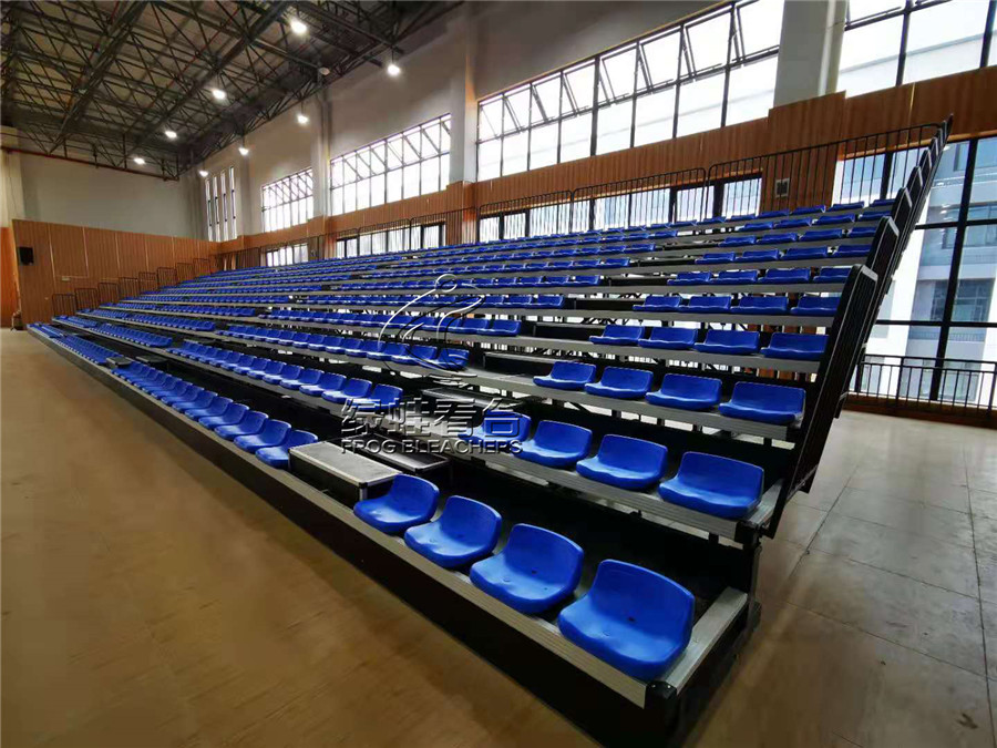 韶山學校高新校區體育館看臺座椅