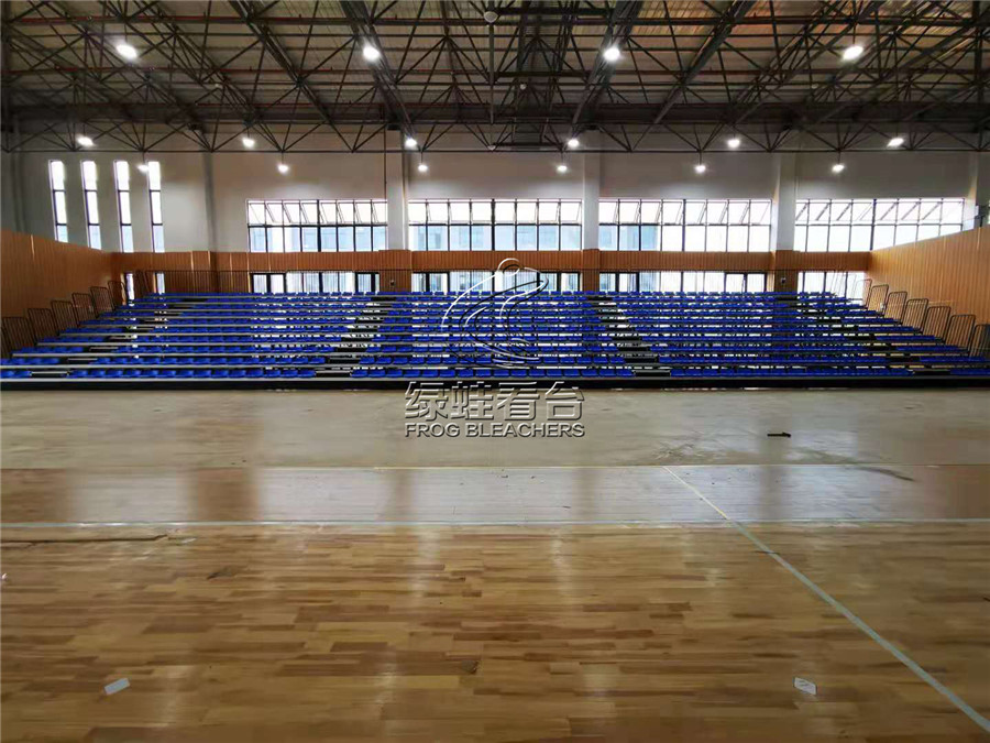 韶山學校高新校區體育館看臺座椅